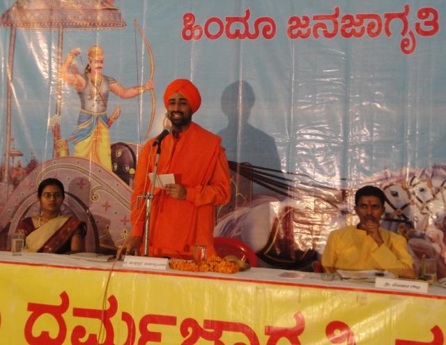 P P Huccheshwar Swamiji speaking at sabha